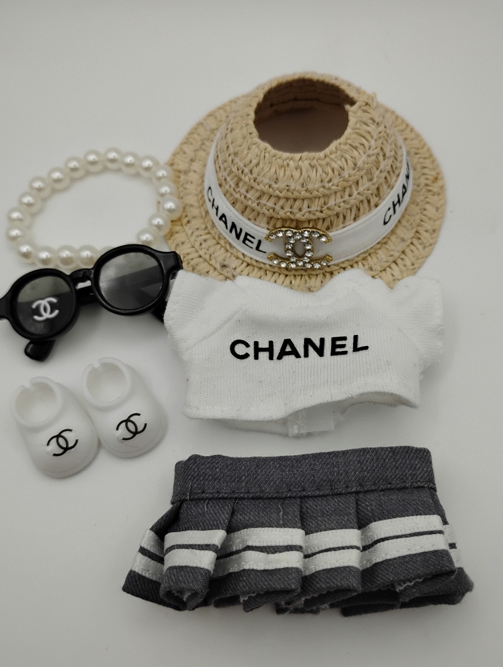 Labubu Pin For Love Outfit With Hat, Necklace, Glasses, & Necklace Brand New